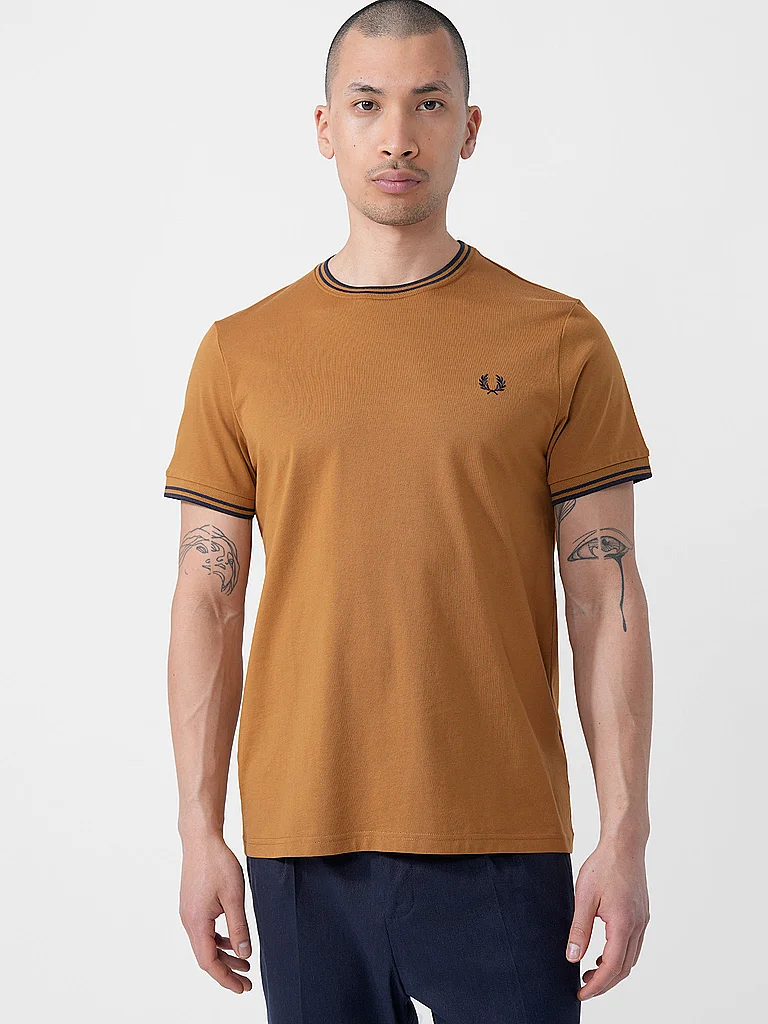 FRED PERRY T shirt camel - vue 7